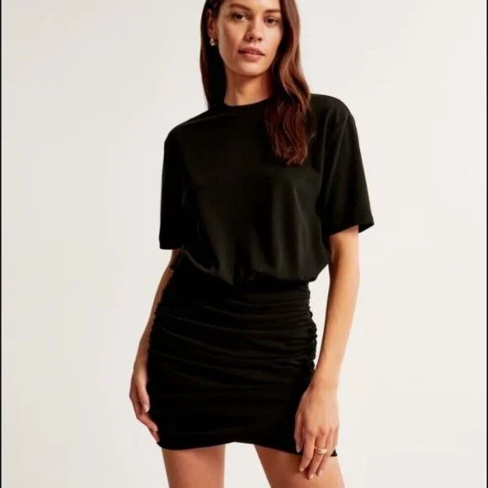 Abercrombie And Fitch Black Short Sleeve Ruched Lined Dress Small